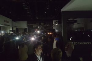 #CES 2018 | Посетителям выставки пришлось несколько часов провести в темноте